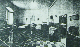 Operating room of the Spanish Red Cross emergency clinic in Tangier, date unknown. Source: Laredo (1994).