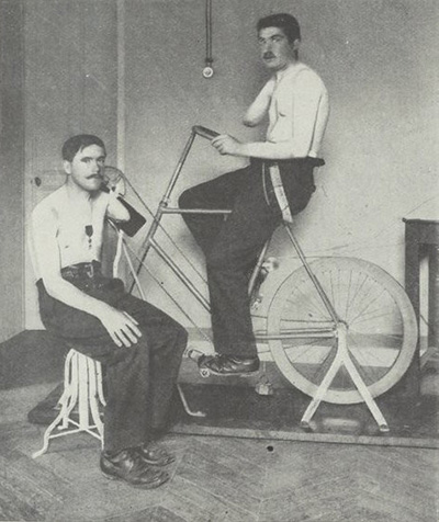 Two maimed soldiers training on an ergometric bicycle in Amar’s Laboratory for Military Prosthesis and Occupational Labour (Galtier-Boissière, 1917, p. 7)