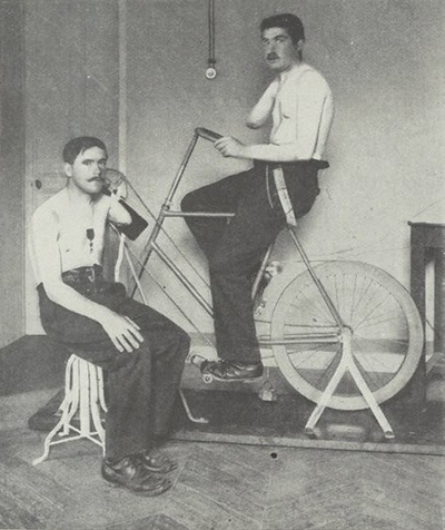 Two maimed soldiers training on an ergometric bicycle in Amar’s Laboratory for Military Prosthesis and Occupational Labour (Galtier-Boissière, 1917, p. 7)