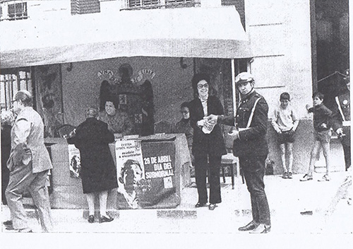 Stand during the first national “Day for the Subnormal” in the city of Albacete (1971). The slogan included in the poster designed for that year said: “Other worlds exist, help him to find them”, (Bolet&iacute;n de la FEAPS, 19, 1971, p.14)