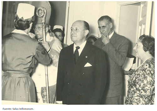 Inauguraci&oacute;n del centro. Mar&iacute;a de Madariaga junto al Alcalde de Madrid y el Obispo auxiliar de Madrid